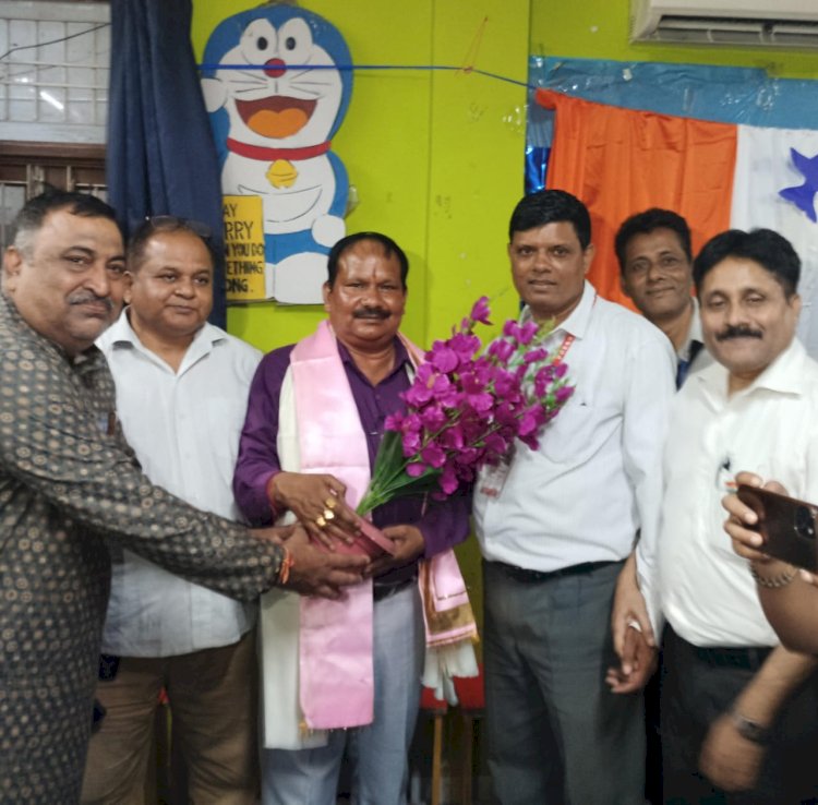 दक्षिणी दिल्ली में पत्रकारों को मिला नया मंच, सांसद प्रतिनिधि सुरेंद्र बिधूड़ी ने दी शुभकामनाएं  'साउथ दिल्ली पत्रकार संघ' की कार्यकारिणी गठित वरिष्ठ पत्रकार राजनारायण मिश्रा बने अध्यक्ष