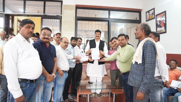 सरकार ग्रामीण विकास और कर्मचारियों के कल्याण के लिए प्रतिबद्ध : गोविंद सिंह राजपूत,  मनरेगा अभियंता संघ ने खाद्य मंत्री को सौंपा आठ सूत्रीय मांगों का ज्ञापन