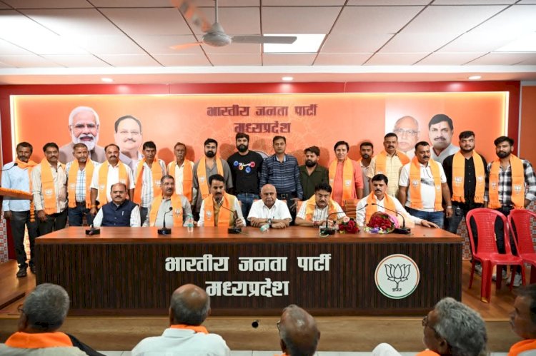 कांग्रेस को बड़ा झटका: बाड़ी ब्लॉक अध्यक्ष सहित 280 कार्यकर्ता भाजपा में शामिल, भोपाल में हेमंत खंडेलवाल ने दिलाई सदस्यता