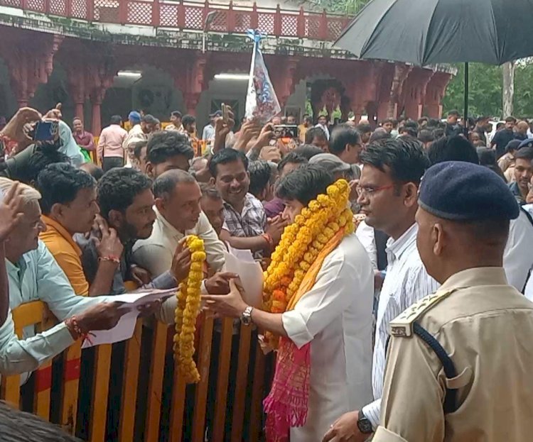 अतिथि शिक्षकों ने सिंधिया का स्वागत कर प्रदेश स्तरीय सम्मेलन में अपनी मांगें रखीं, ऑफलाइन उपस्थिति पर मानदेय भुगतान की उम्मीद