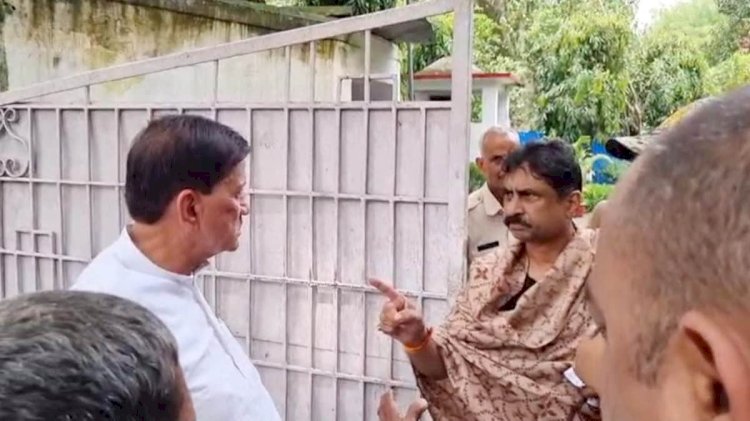 भाजपा विधायक नरेंद्र सिंह कुशवाह ने कलेक्टर पर उठाया हाथ, दी गाली: भिंड में खाद संकट को लेकर बंगले के बाहर प्रदर्शन, कलेक्टर को ‘चोर’ तक कहा