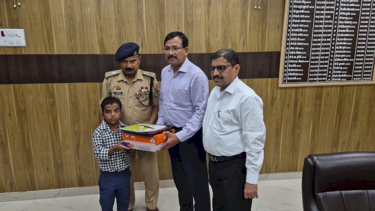 जानवी की तरह जीतू भी नहीं रहेगा पढ़ाई से वंचित,जिलाधिकारी ने सरकारी मशीनरी को बुलाकर दिया जीतू की पढ़ाई का जिम्मा ।