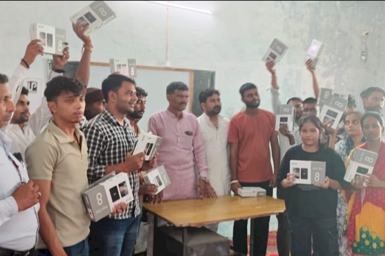 राम भरोसे तिवारी महाविद्यालय छिरिया में 75 छात्रों को मिले निशुल्क टैबलेट, प्रबंधक ने मौके पर किया विवाद का समाधान