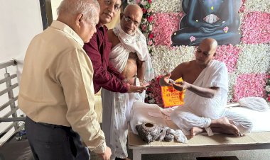 अजमेर में ऐतिहासिक भूमिपूजन के लिए सूरत से अभिमंत्रित रजत शिलाएं दादा गुरुदेव भक्त रवाना