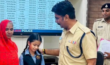 8 साल की बच्ची को मिली MP पुलिस की नौकरी, SP ने सौंपा ज्वाइनिंग लेटर,पिता की मौत के बाद उज्जैन की बच्ची बनी बाल आरक्षक