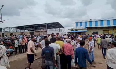 खाद पर 'संग्राम,खाद का इंतजार करते किसानो पर देर रात पुलिस ने बरसाई लाठियां