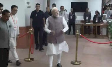 उपराष्ट्रपति चुनाव के लिए मतदान शुरू, पीएम मोदी ने संसद भवन में डाला पहला वोट