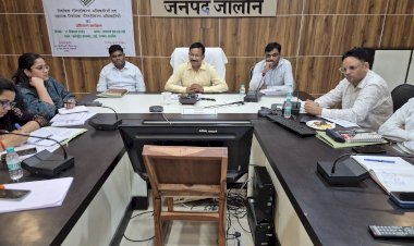 рдЬрд┐рд▓рд╛рдзрд┐рдХрд╛рд░реА рдиреЗ рдЖрдИрдЬреАрдЖрд░рдПрд╕ рд╢рд┐рдХрд╛рдпрддреЛрдВ рдХреЗ рдЧреБрдгрд╡рддреНрддрд╛рдкреВрд░реНрдг рдирд┐рд╕реНрддрд╛рд░рдг рдХреЗ рджрд┐рдП рд╕рдЦреНрдд рдирд┐рд░реНрджреЗрд╢