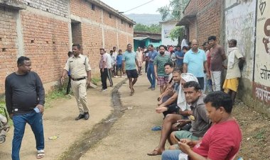 एक ही परिवार के चार लोगों की हत्या : घर में दबे मिले शव, बदबू ने उजागर किया राज़!