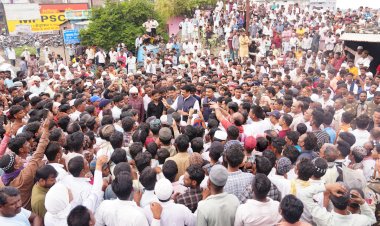 लेखापाल की संदिग्ध मौत पर चक्का जाम, मंत्री राजपूत के आश्वासन पर खत्म हुआ विरोध,  दुःख की घड़ी में सरकार पीड़ित परिजनों के साथ, जांच कर आरोपी पर सख्त कार्रवाई की  जाएगी :गोविंद सिंह राजपूत