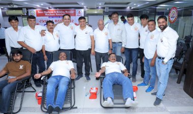 SHABMMA के रक्तदान शिविर में 382 यूनिट रक्त संग्रहित सूरत के व्यापारियों और परिवारों ने बढ़-चढ़कर किया रक्तदान