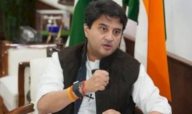 सिंधिया बोले: “ग्वालियर की सड़कें बेहाल, अफसरों को कड़े निर्देश,कलेक्ट्रेट सभागार में विकास कार्यों की समीक्षा बैठक ली