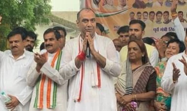 गरीबों की लिस्ट में विधायक की पत्नी :मुख्यमंत्री तीर्थ दर्शन योजना में नाम,कांग्रेस का तंज शायद यही सबसे गरीब; विधायक का जवाब- मुझे जानकारी नहीं