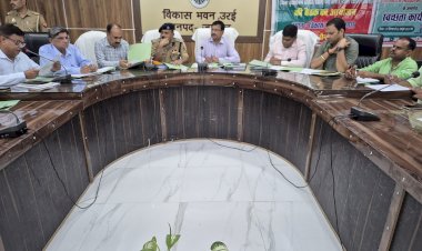 व्यावसायिक कार्यों में निजी वाहनों के प्रयोग पर होगी सख्ती – जिलाधिकारी ने दिए कड़े निर्देश