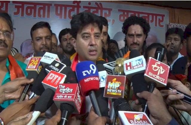 ज्योतिरादित्य सिंधिया कांग्रेस पर जमकर भड़के बोले 'राजनीति हो या जीवन, कांग्रेस हो चुकी है चरित्रहीन