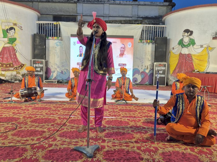 “करिया चढ़े महोबा जाए” की गूंज,   जालौन में महिला आल्हा गायन महोत्सव का भव्य आगाज़