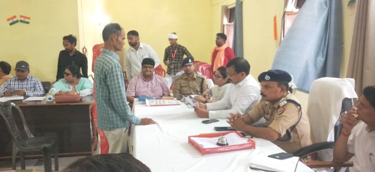 तहसील कोंच में सम्पूर्ण समाधान दिवस आयोजित,   जिलाधिकारी व पुलिस अधीक्षक ने सुनीं शिकायतें, 47 शिकायतों प्राप्त, मौके पर ही 14 का निस्तारण