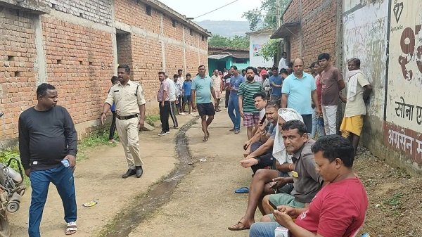 एक ही परिवार के चार लोगों की हत्या : घर में दबे मिले शव, बदबू ने उजागर किया राज़!