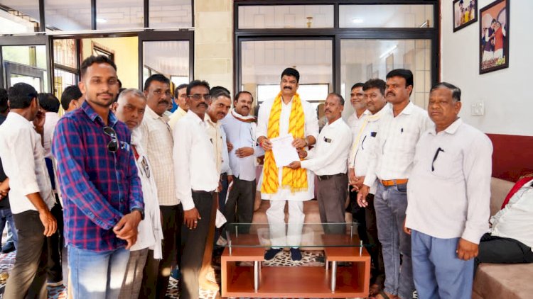 ग्रामीण विकास की रीढ़ हैं पंचायत सचिव, उनकी समस्याओं का होगा समाधान :  गोविंद सिंह राजपूत,  मप्र पंचायत सचिव संगठन ने पांच सूत्रीय मांगों को लेकर खाद्य मंत्री को सौंपा ज्ञापन