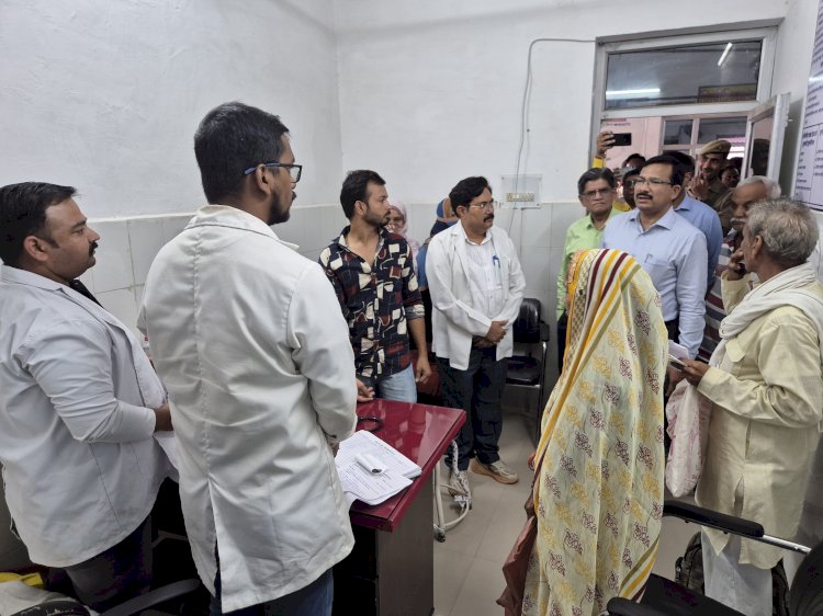 जिलाधिकारी का औचक निरीक्षण: माधौगढ़ सीएचसी में डॉक्टरों की कमी पर फटकार, स्टाफ बढ़ाने के आदेश