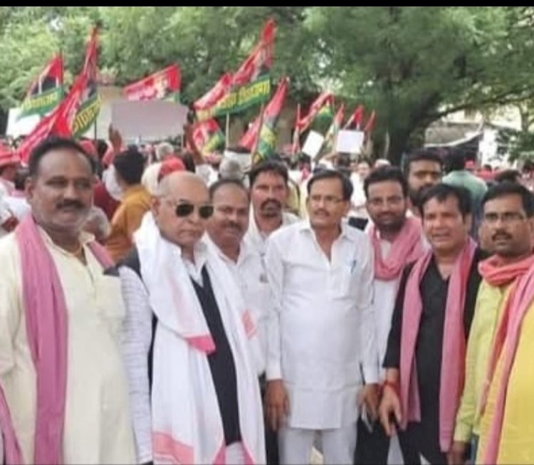 सपा ने विद्युत सुधार संबंधी पांच सूत्रीय मांगों का ज्ञापन सिटी मजिस्ट्रेट को सौंपा,सैकड़ों की संख्या में कार्यकर्ता मौजूद