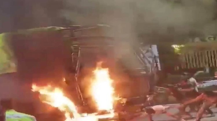 बेकाबू ट्रक ने कुचले दर्जनों लोग, 2 की मौत : इंदौर एयरपोर्ट रोड पर हुए भीषण ट्रक हादसे ने शहर को दहला दिया