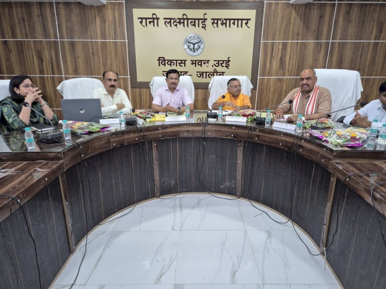 जालौन के समस्त ब्लॉकों से एक-एक गांव बनेगा माॅडल, अधिकारी लेंगे गांव को गोद,   गोवंश संरक्षण और प्राकृतिक खेती बनेगी ग्रामीण विकास की नई पहचान