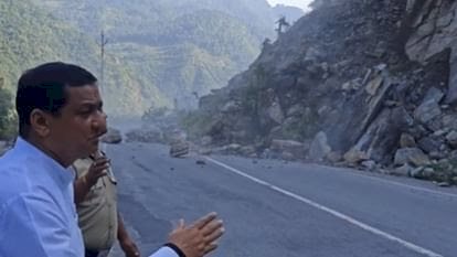 बाल-बाल बचे BJP सांसद अनिल बलूनी!सामने भरभराकर गिरा पहाड़, वीडियो शेयर कर बताई उत्तराखंड की आपदा