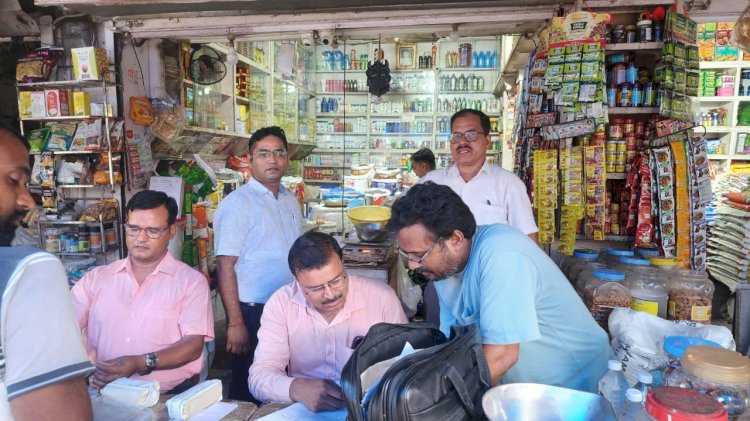 नवरात्र व दशहरा त्योहारों को देखते हुए खाद्य सुरक्षा विभाग की बड़ी कार्रवाई विभिन्न प्रतिष्ठानों से पापड़, सिंघाड़े का आटा, साबूदाना व घी के नमूने संगृहीत