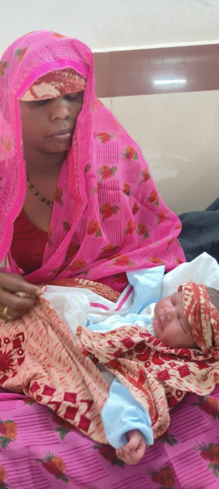 माँ-बेटे की मुस्कान से गूंजा सेवा आश्रम, टीम पहल और पुलिस की तत्परता से जच्चा-बच्चा सुरक्षित