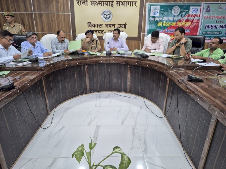 व्यावसायिक कार्यों में निजी वाहनों के प्रयोग पर होगी सख्ती – जिलाधिकारी ने दिए कड़े निर्देश