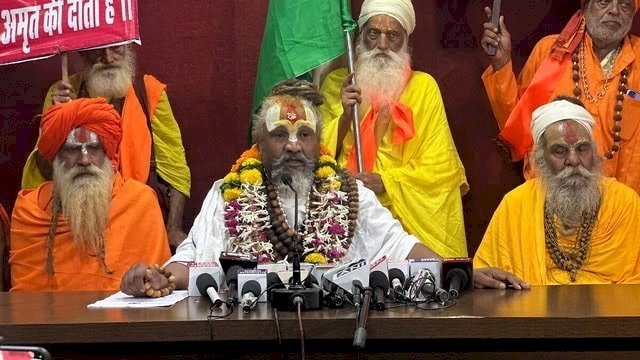 कंप्यूटर बाबा ने मोहन सरकार पर साधा निशाना,बाबा का आरोप, MP में गायों की हालत दयनीय, नर्मदापुरम से भोपाल CM हाउस तक निकालेंगे 'गौ माता न्याय यात्रा'