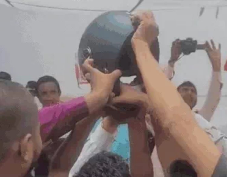 फ्री हेलमेट के लिए छीनाझपटी : सीएम यादव ने रैली को हरी झंडी दिखाई , 2100 हेलमेट बांटे गए