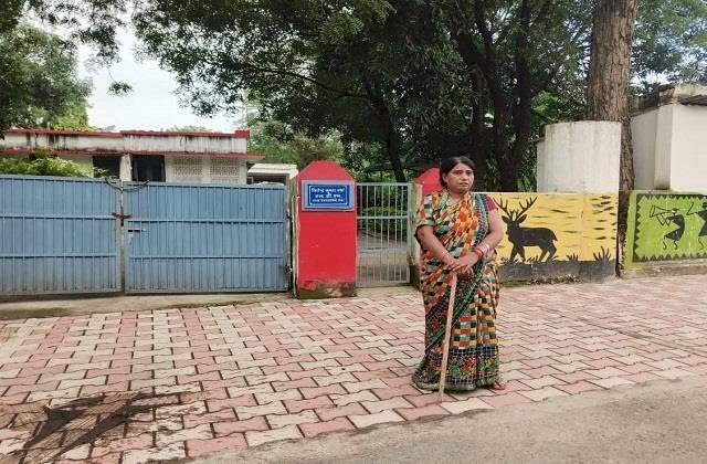 नायब तहसीलदार की पत्नी से लूट, 51 तक गिनती करो, नवरात्रि में होंगे देवी के दर्शन, गहने ले उड़े बदमाश