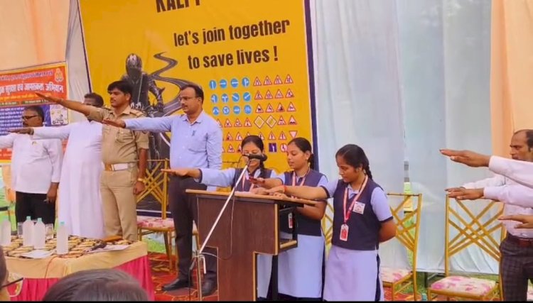 परिवहन विभाग ने लगाया स्वास्थ्य परीक्षण शिविर, छात्राओं ने निभाई एआरटीओ और यातायात प्रभारी की भूमिका