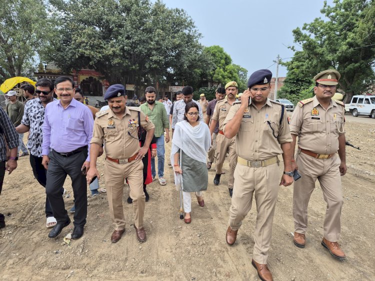दशहरा व मूर्ति विसर्जन शांतिपूर्ण ढंग से संपन्न कराने के लिए जिलाधिकारी व पुलिस अधीक्षक ने किया स्थलों का निरीक्षण