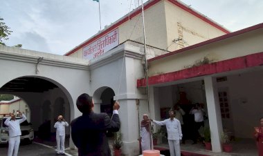 156рд╡реАрдВ рдЧрд╛рдВрдзреА рдПрд╡рдВ 121рд╡реАрдВ рд╢рд╛рд╕реНрддреНрд░реА рдЬрдпрдВрддреА рдкрд░ рдЬрд┐рд▓рд╛рдзрд┐рдХрд╛рд░реА рдиреЗ рдХрд┐рдпрд╛ рдзреНрд╡рдЬрд╛рд░реЛрд╣рдг, рджрд┐рд▓рд╛рдИ рд╕реНрд╡рдЪреНрдЫрддрд╛ рдХреА рд╢рдкрде