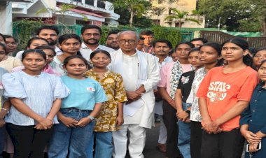 दिग्विजय सिंह से मिले छात्र-छात्राएं न्याय की गुहार लगाई  ,MP के 12 शासकीय नर्सिंग कॉलेजों को नहीं मिली मान्यता