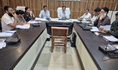 राजस्व वसूली में ढिलाई पर डीएम की सख्ती, लक्ष्य पूर्ण न करने वाले अधिकारियों पर होगी कार्रवाई