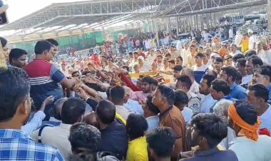 तहसीलदार ने किसान को मारा थप्पड़, VIDEO हुआ वायरल,किसानों का हंगामा, SDM ने किया बीचबचाव