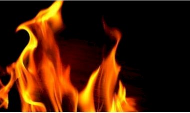 तीन मंजिला घर में भीषण आग, 11 साल के बच्चे की दम घुटने से मौत; कई घायल
