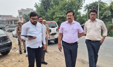 शहीद पार्क निर्माण में लापरवाही पर डीएम सख्त, ठेकेदार पर कार्रवाई के निर्देश,   समय से कार्य पूरा न होने पर एलडी क्लॉज लगाकर कटौती करने के आदेश, शीघ्र निर्माण पूर्ण करने की चेतावनी