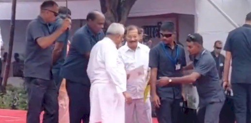 सीएम नीतीश कुमार की सुरक्षा में चूक : जेड प्लस घेरा तोड़कर बंद लिफाफा लेकर मुख्यमंत्री तक पहुंचा शख्स