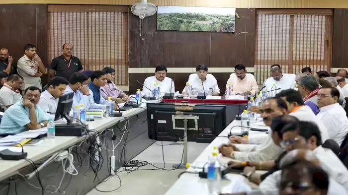 सिंधिया नाराज MLA को खुद वापस लेकर लौटे ,विधायक और तहसीलदार के बीच विवाद, बैठक छोड़ निकले थे नेता जी