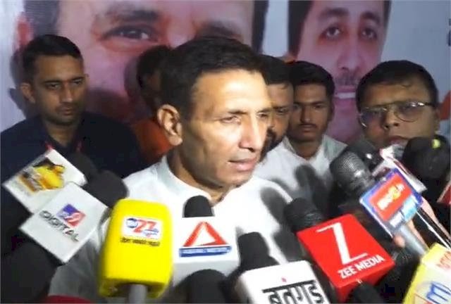 जीतू पटवारी के बिगड़े बोल-जो आईएएस चड्‌डी पहनकर घूम रहे, बटन लगा लें: समय एक जैसा नहीं होता,BJP ने ठहराया घटिया मानसिकता