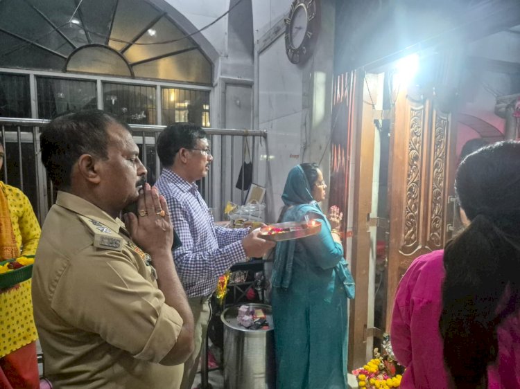 महर्षि बाल्मीकि की जयंती पर डीएम एसपी ने रामचरित मानस पाठ कराया शुभारंभ