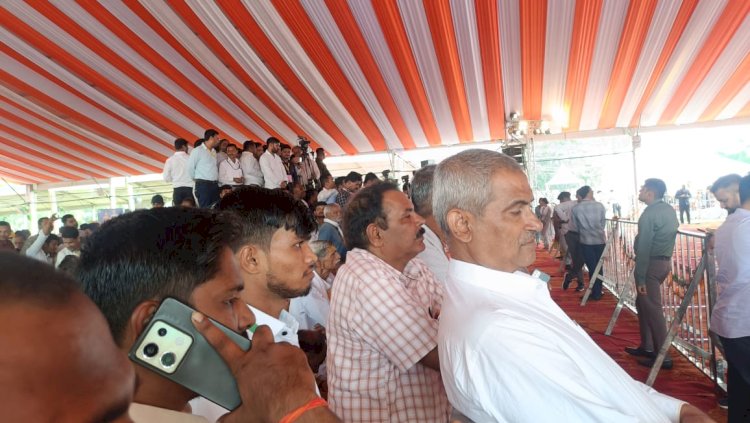 मीडिया गैलरी में अराजकता का माहौल, कई पत्रकारों को नहीं मिली बैठने की जगह