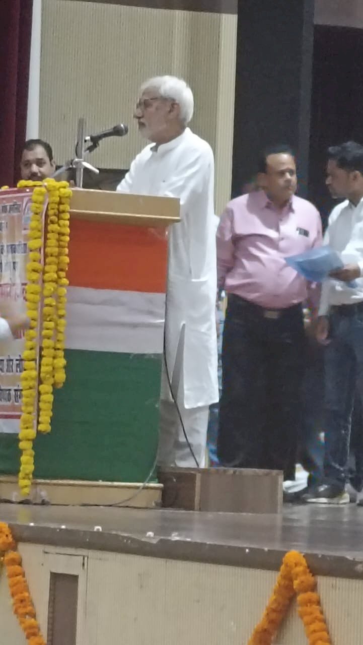 तथ्य ही पत्रकारिता की आत्मा पर आज इसका ही सबसे ज्यादा अभाव । राहुल देव, वरिष्ठ पत्रकार अनिल शर्मा के सम्मान में गोष्ठी के साथ स्मारिका का विमोचन