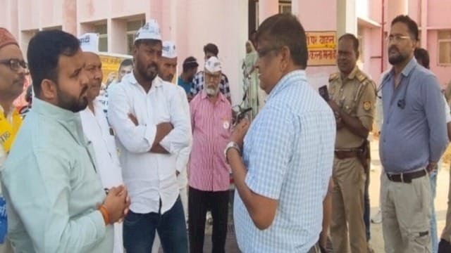 अर्थी मेरी क्यों, सरकार और योगी जी की निकालिए, बयान देकर फंसे CMS, निलंबन के साथ केस दर्ज