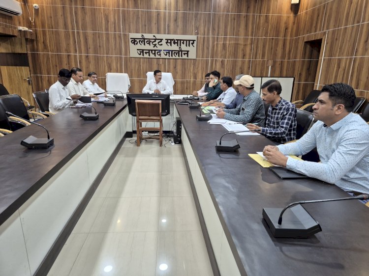 हर भवन में बनेगा रेन वाटर हार्वेस्टिंग सिस्टम - जिलाधिकारी,   जनपद में जल संरक्षण को लेकर जिलाधिकारी के निर्देश, निष्प्रयोज्य हेडपंप बनेंगे रिचार्ज वेल, गौशालाओं और सार्वजनिक स्थलों पर होगा वर्षा जल संचयन